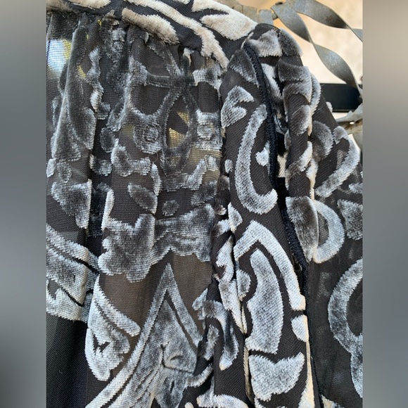 Flattering as heck. Great for the office Xmas party. - Picture 3 of 4